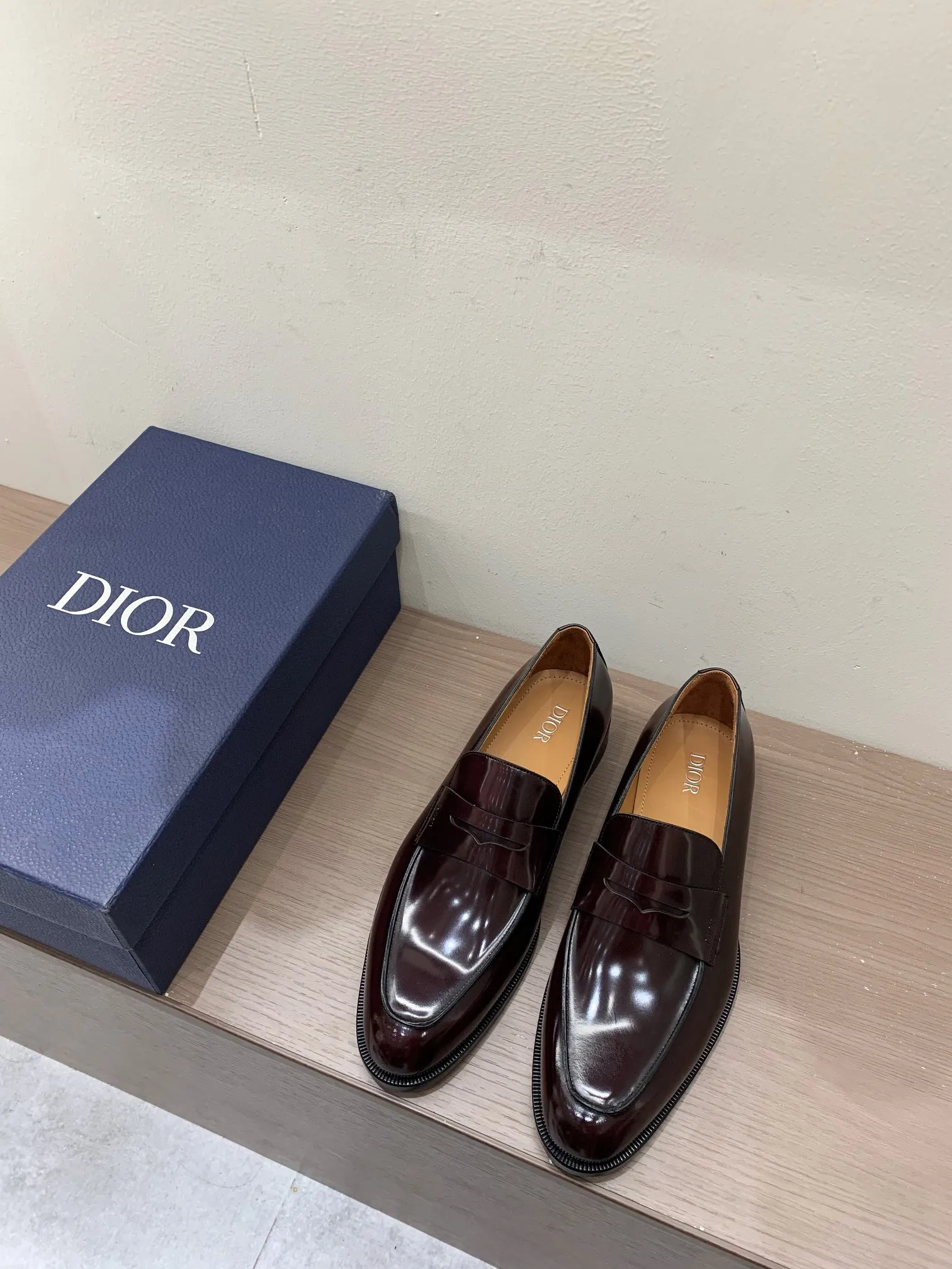 [Dior] Top P: 960💰 Standard code 39-44 (38.45.46 custom-made, non-returnable and non-exchangeable) Dior Dior's latest high-end men's boutique casual leather shoes, imported cowhide upper, water-dyed cowhide lining, imported leather outsole, perfect details are impeccable.